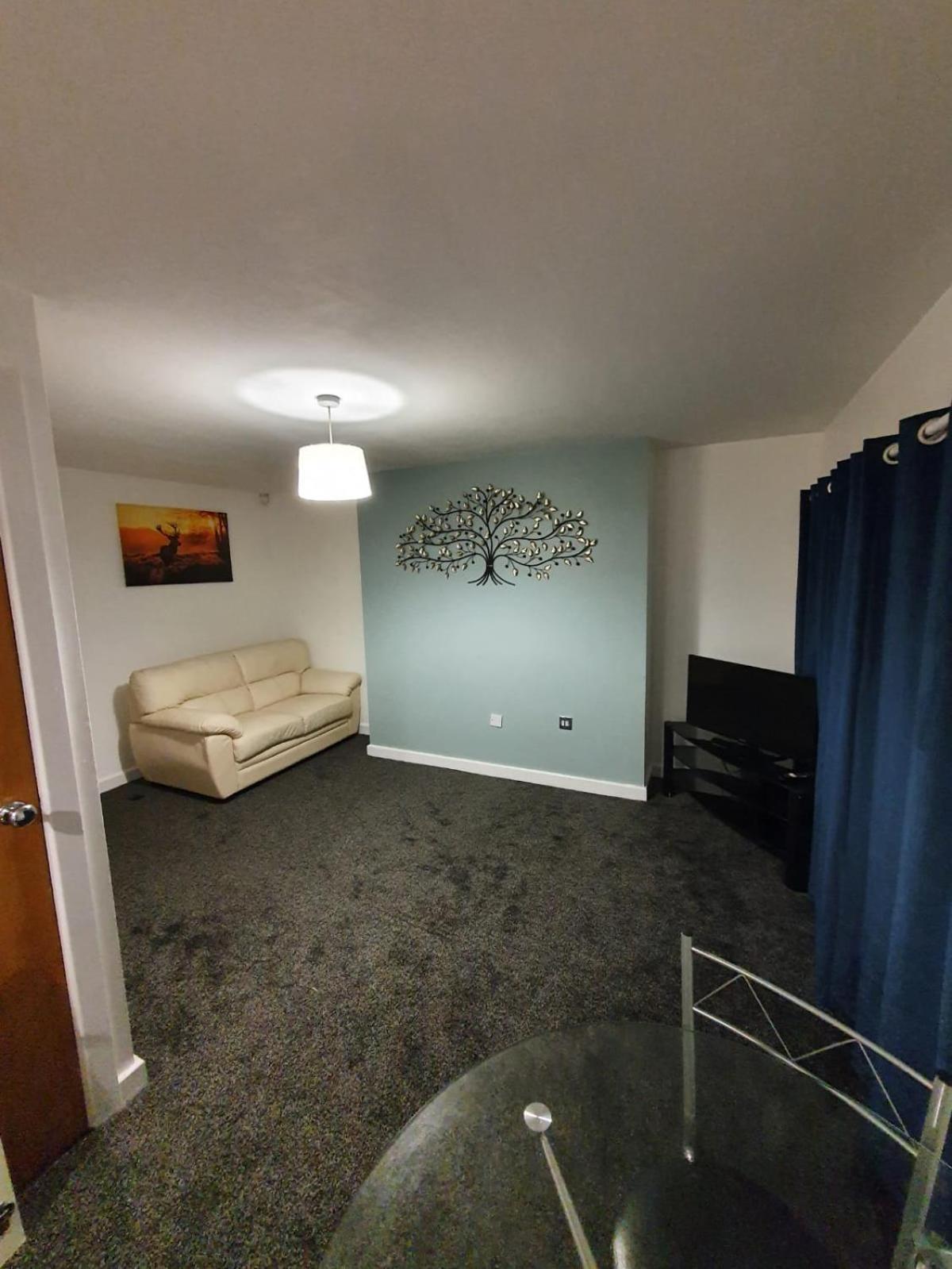 Quiet 2 Bedroom Flat In Darlington With Free Parking, Wi-Fi And More Kültér fotó